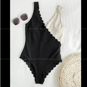 One piece bathing suit Sz: S